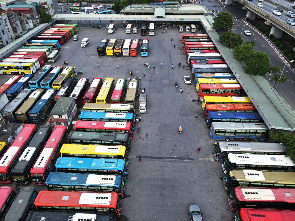 Cac ben xe o Ha Noi tang cuong 2.500 xe khach phuc vu dip cao diem Tet hinh anh