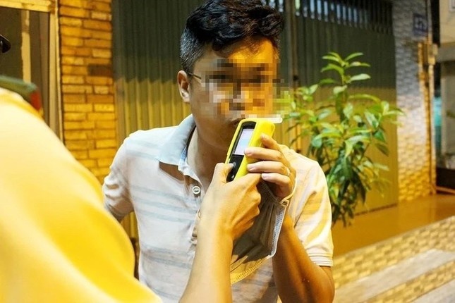 TP.HCM xu ly hang chuc cong chuc vi pham nong do con hinh anh