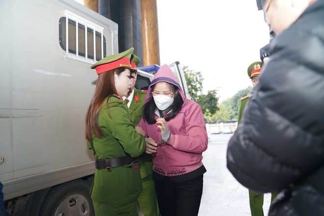 vu chuen bay giai cuu anh 5