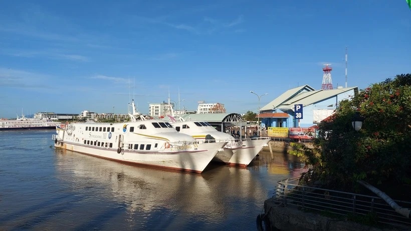 Cac tuyen tau, pha di Phu Quoc hoat dong lai sau 3 ngay tam ngung hinh anh