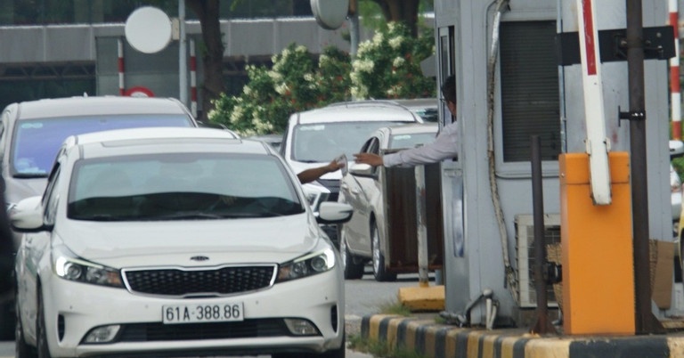 De xuat thu phi khong dung tai cac san bay thuong xuyen un tac hinh anh