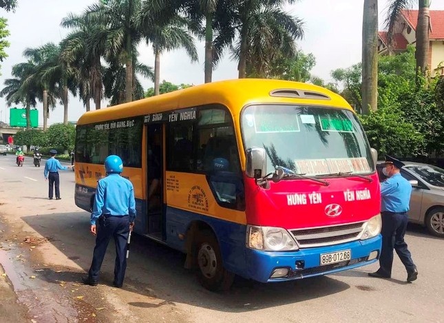 Lap 7 chot tuan tra dep 'xe du, ben coc' dip cuoi nam tai ben xe Ha No hinh anh