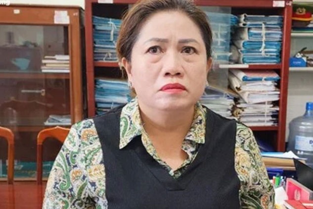 Khoi to nguoi phu nu cho vay lai nang hinh anh