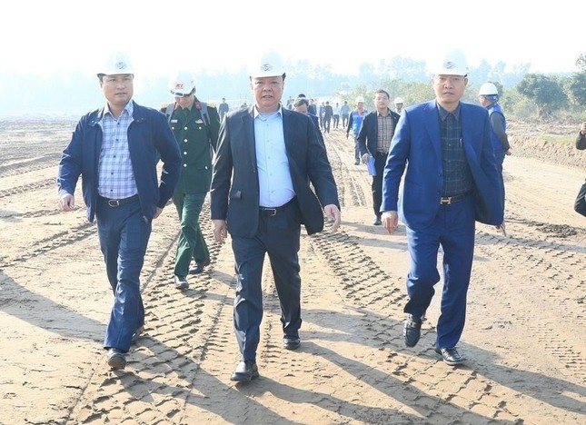 Xu ly nghiem vi pham trong khai thac mo dat, cat cho Vanh dai 4 hinh anh