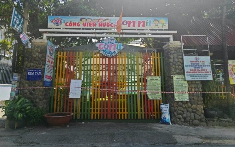 Be trai 6 tuoi tu vong o cong vien nuoc tai TP.HCM hinh anh