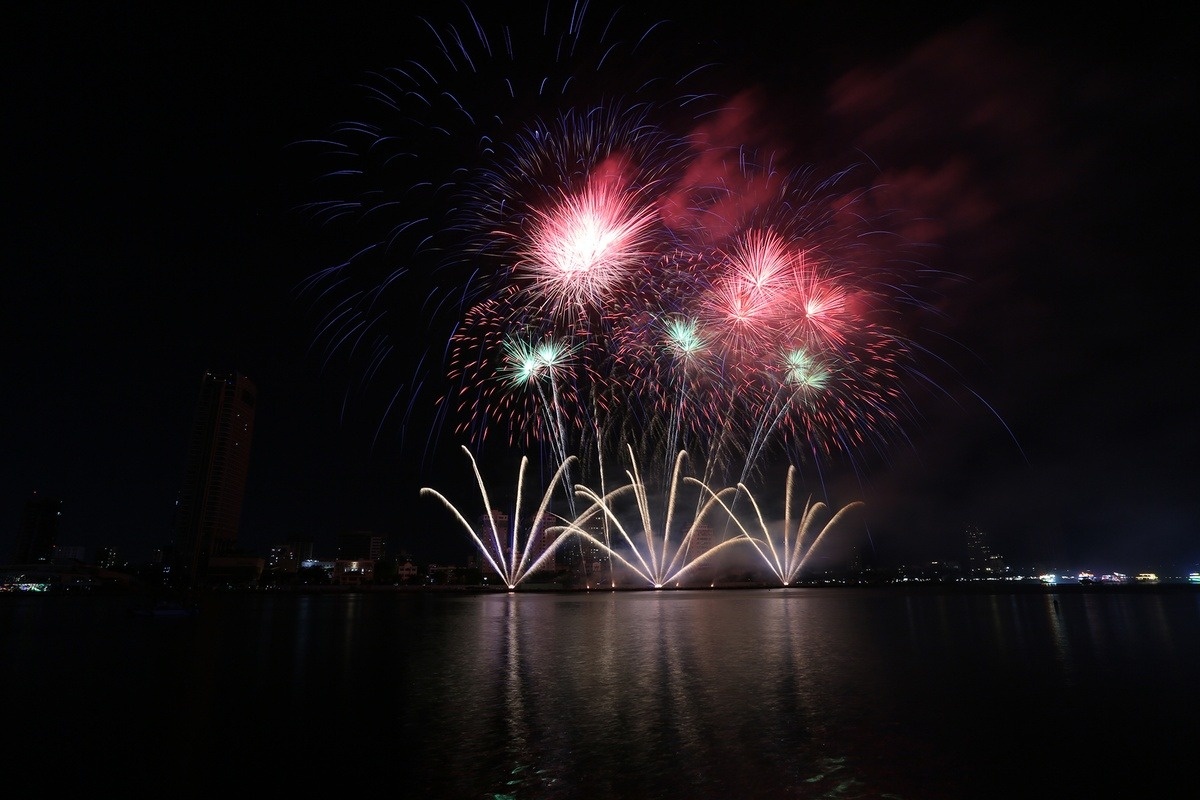 Ha Noi ban phao hoa tai 30 quan, huyen dip Tet Nguyen dan Giap Thin hinh anh