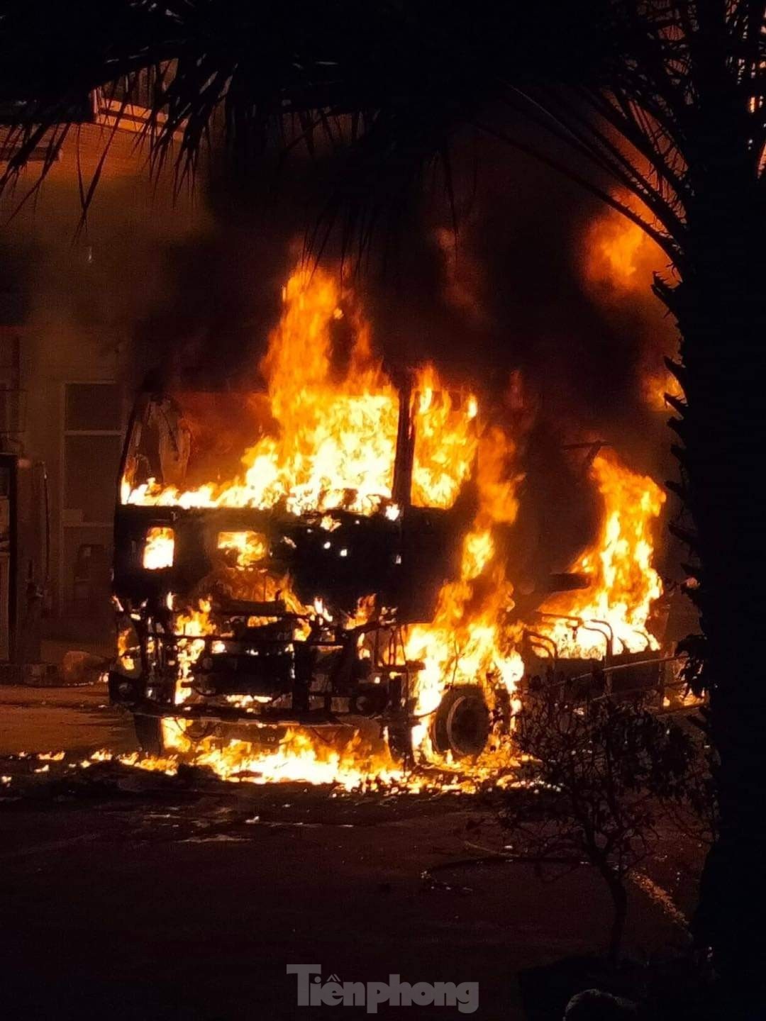 chay xe bon chua xang anh 3