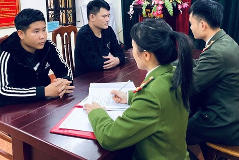 Hai doi tuong lua dao doi ngoai te chiem doat tien cua nhieu nguoi hinh anh