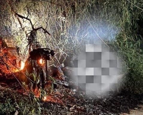 Phat hien thi the nguoi dan ong bi chay ben chiec xe may dang boc lua hinh anh