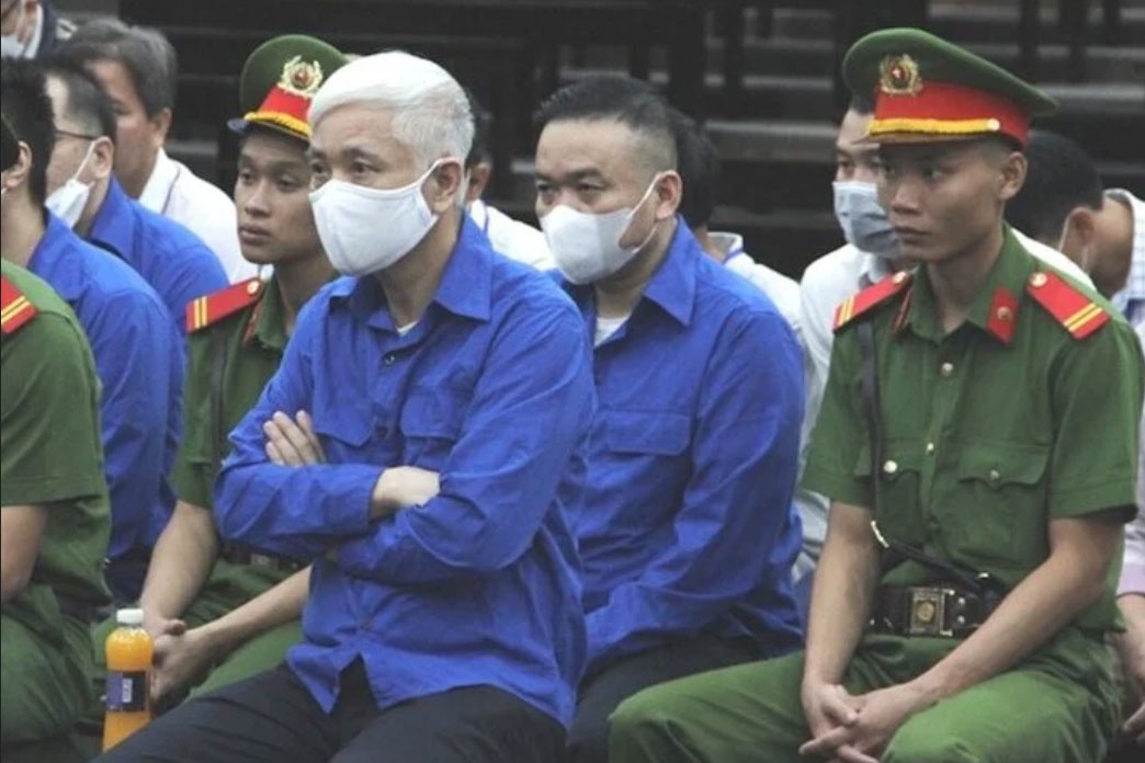 Viet A,  Chuyen bay giai cuu anh 3