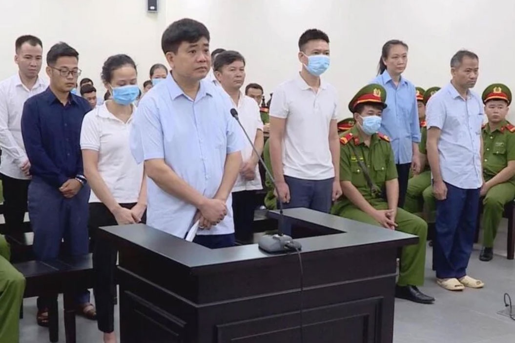 Viet A,  Chuyen bay giai cuu anh 4