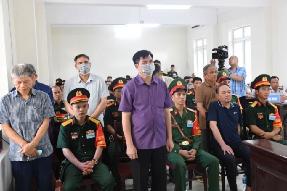 Viet A,  Chuyen bay giai cuu anh 5