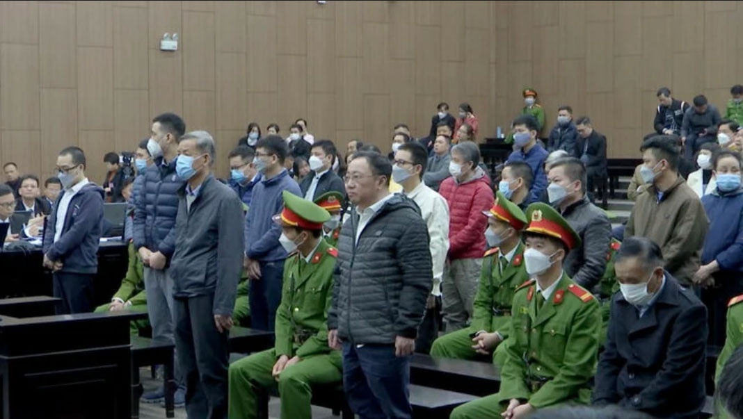 Viet A,  Chuyen bay giai cuu anh 6