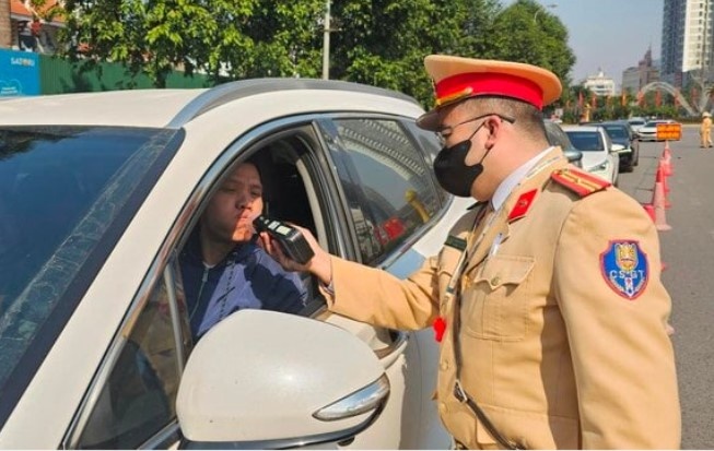 CSGT Bac Ninh lien tuc thay doi dia diem, thoi gian thoi nong do con hinh anh