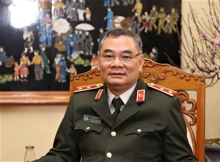 Trung tuong To An Xo chi ro cac thu doan dua nguoi vuot bien trai phep hinh anh