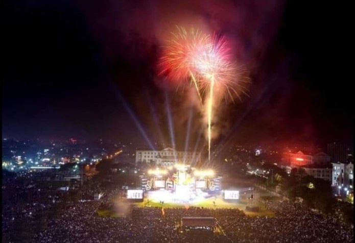 Vi sao man phao hoa trong dem Countdown o Ha Tinh chi keo dai 1 phut? hinh anh