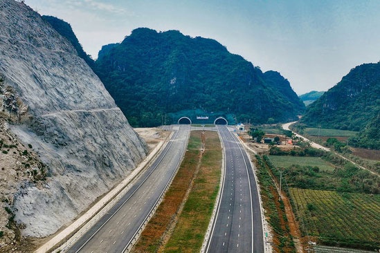 Cai cach tien luong, hoan thanh sap nhap huyen, xa trong nam 2024 hinh anh