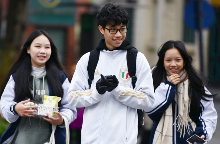 Mien Bac van suong mu, trua tang nhiet den 27 do hinh anh