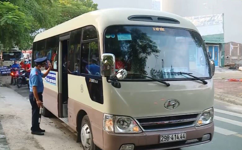 Bo GTVT de xuat xe dua don hoc sinh phai co coi bao dong hinh anh