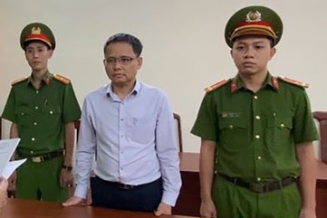 Canh kham xet va bat giu Pho cuc truong dang kiem Nguyen Vu Hai hinh anh