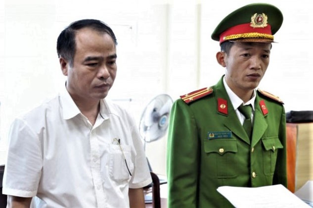 Giam doc ky khong hop dong, tham o 1,7 ty dong hinh anh