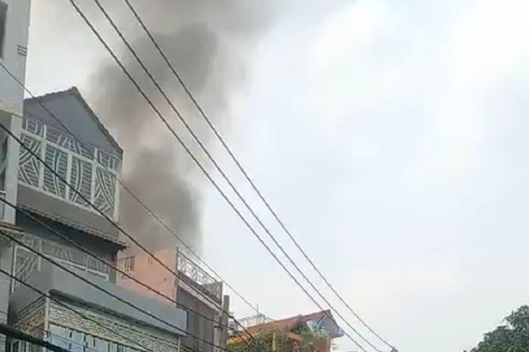 Chay nha 3 tang o TP.HCM hinh anh