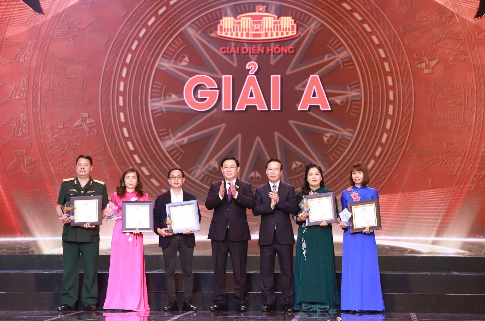 Chu tich Quoc hoi anh 1