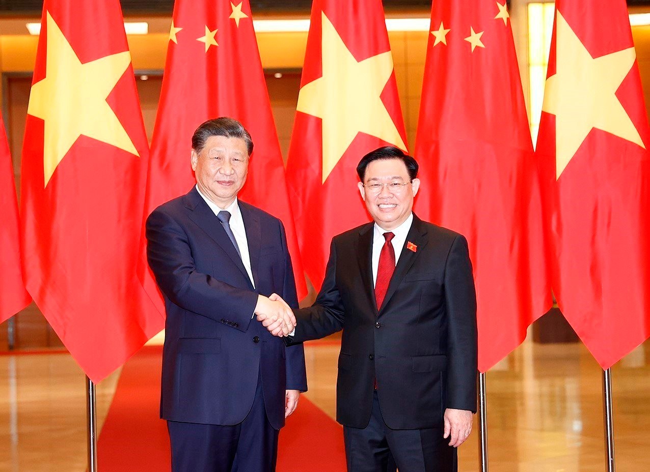 Chu tich Quoc hoi anh 3