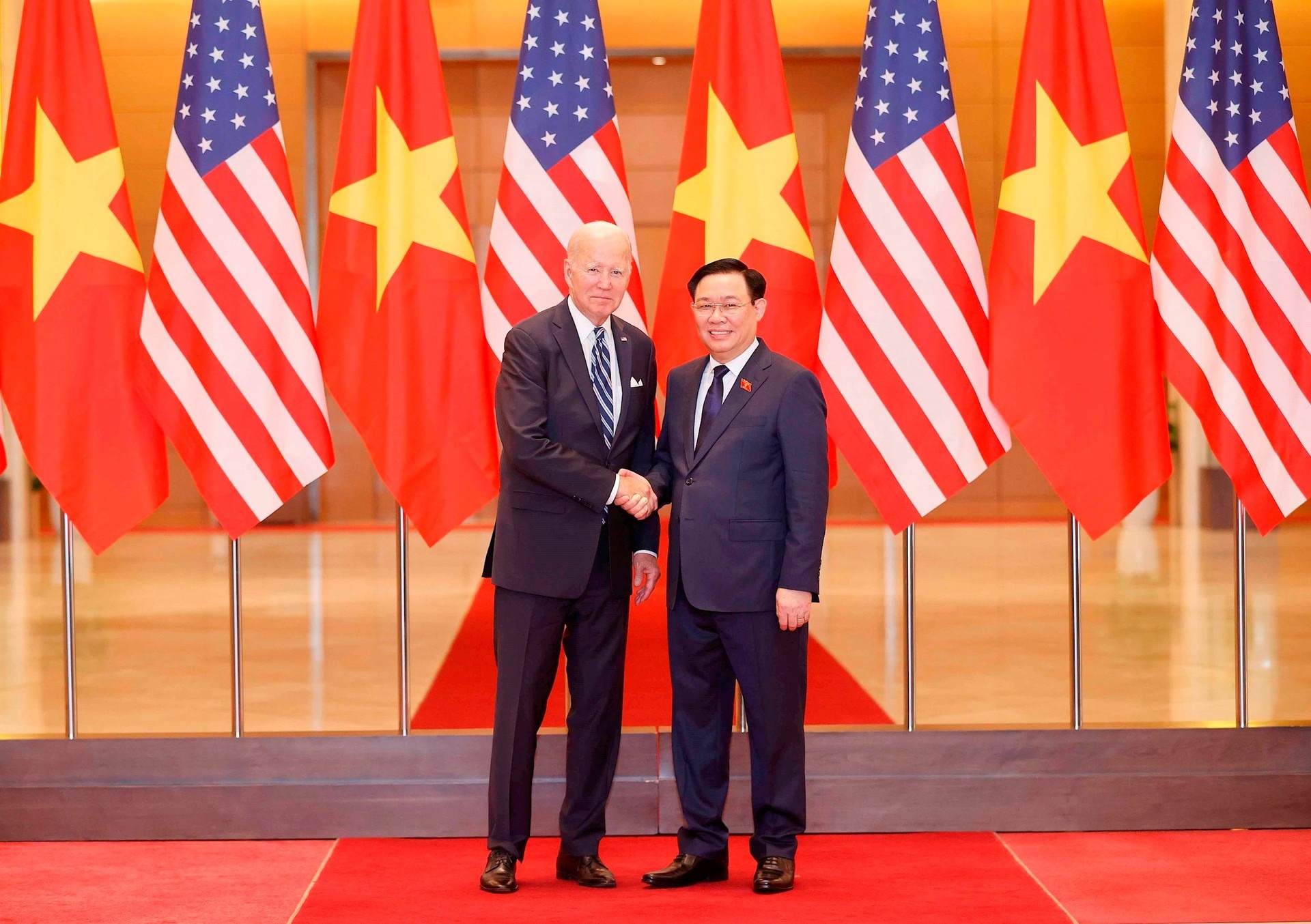 Chu tich Quoc hoi anh 4