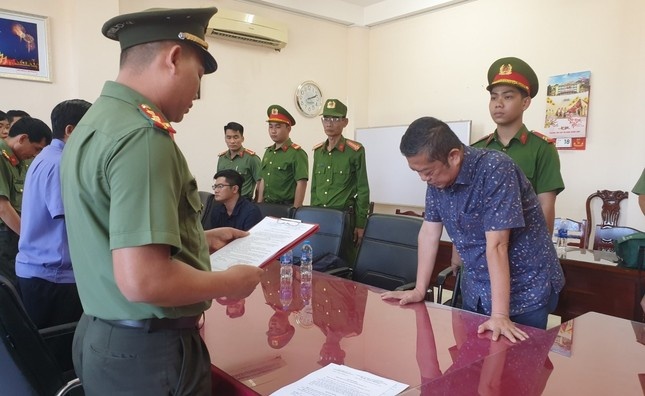 Chu tich va giam doc mot doanh nghiep bi bat vi lua dao hon 9 ty dong hinh anh