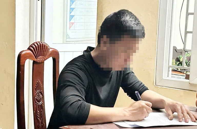 Tai xe vuot chot kiem tra nong do con khai la thuong uy quan doi hinh anh