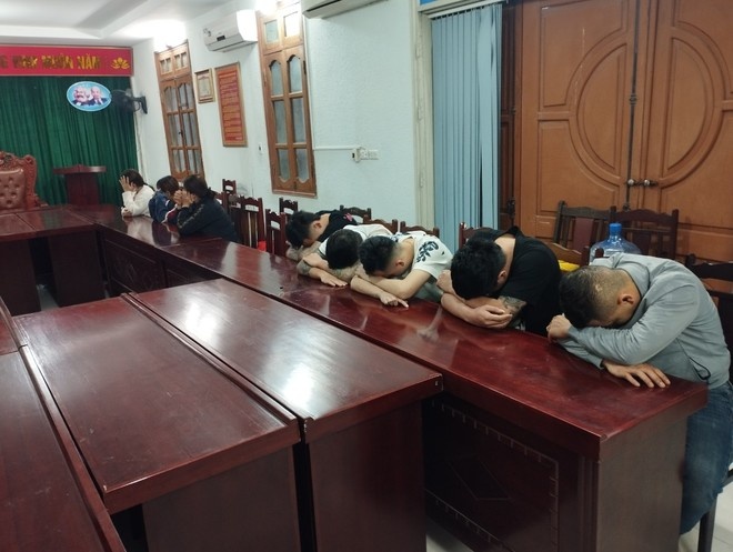 Karaoke Ven Song,  Bay lac anh 2