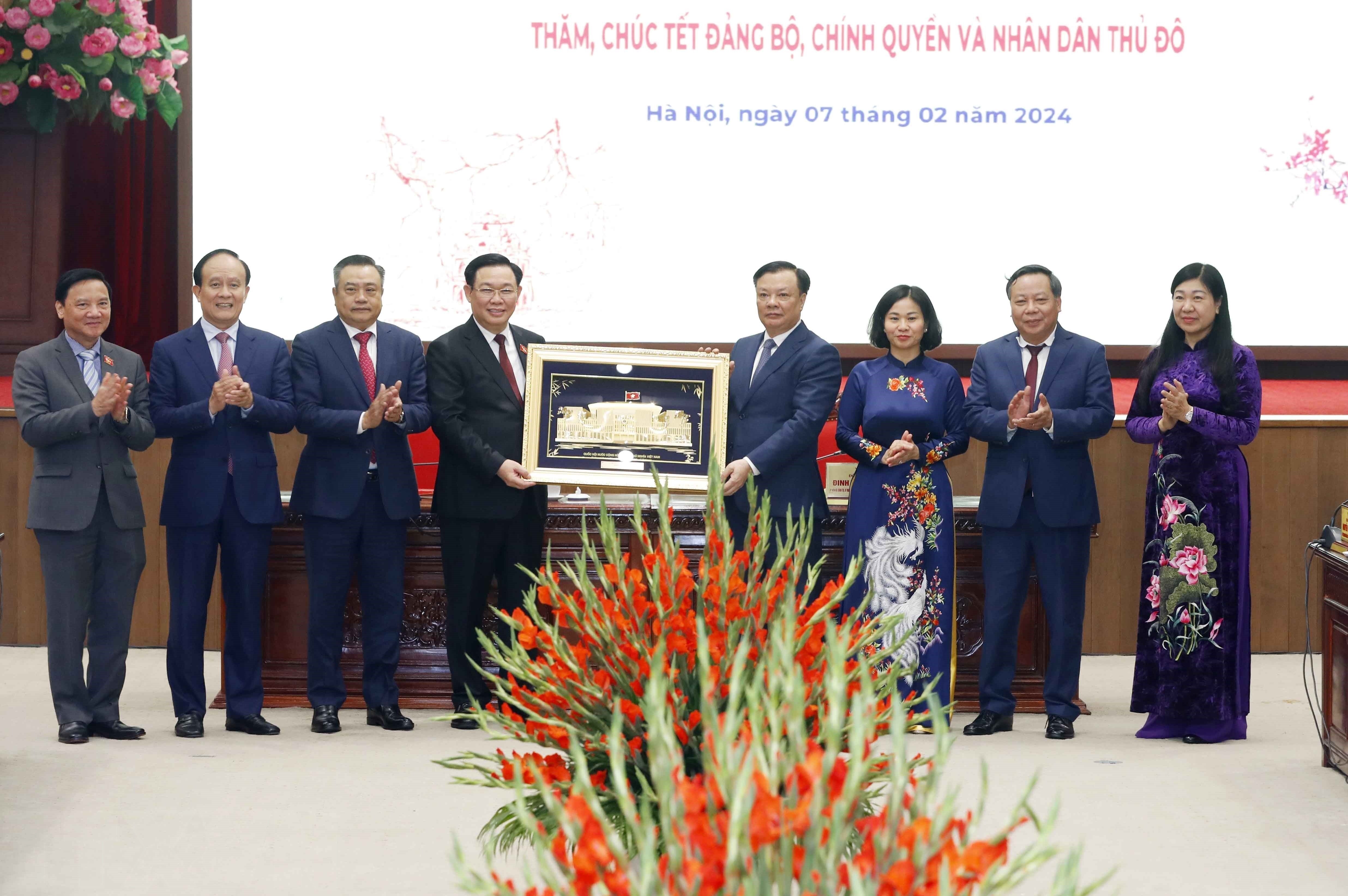 Chu tich Quoc hoi: Ha Noi can tao dot pha cao hon, toan dien hon hinh anh