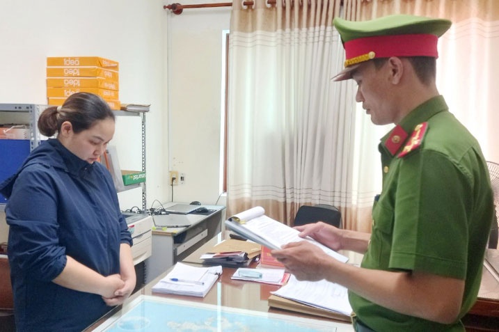 Nu ke toan xa 'rut ruot' ngan sach hon 870 trieu dong hinh anh