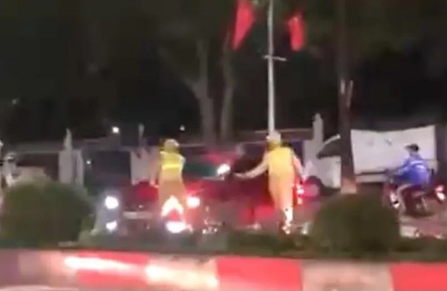 Trieu tap tai xe oto tong to CSGT, vuot chot do nong do con hinh anh