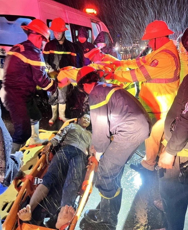 xe khach lao xuong vuc anh 5