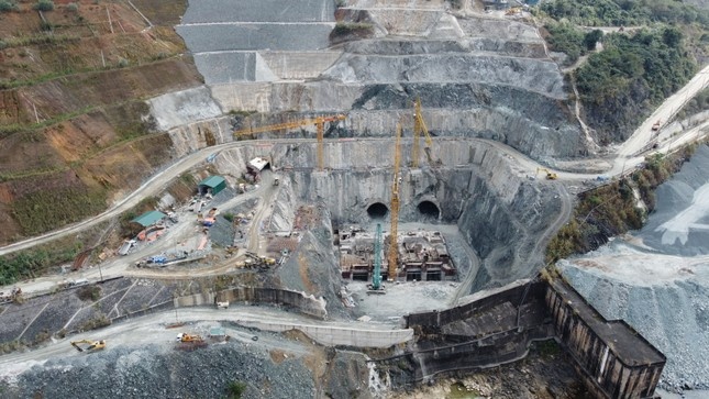 Cong nhan tu vong do bi da roi khi thi cong nha may thuy dien Hoa Binh hinh anh