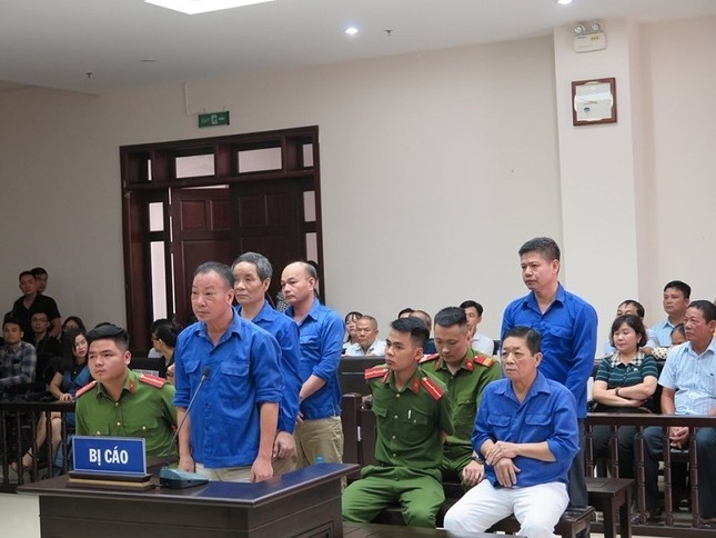 Bang nhom 'bao ke' tai cho Long Bien: Xoa lai moc, vi sao? hinh anh