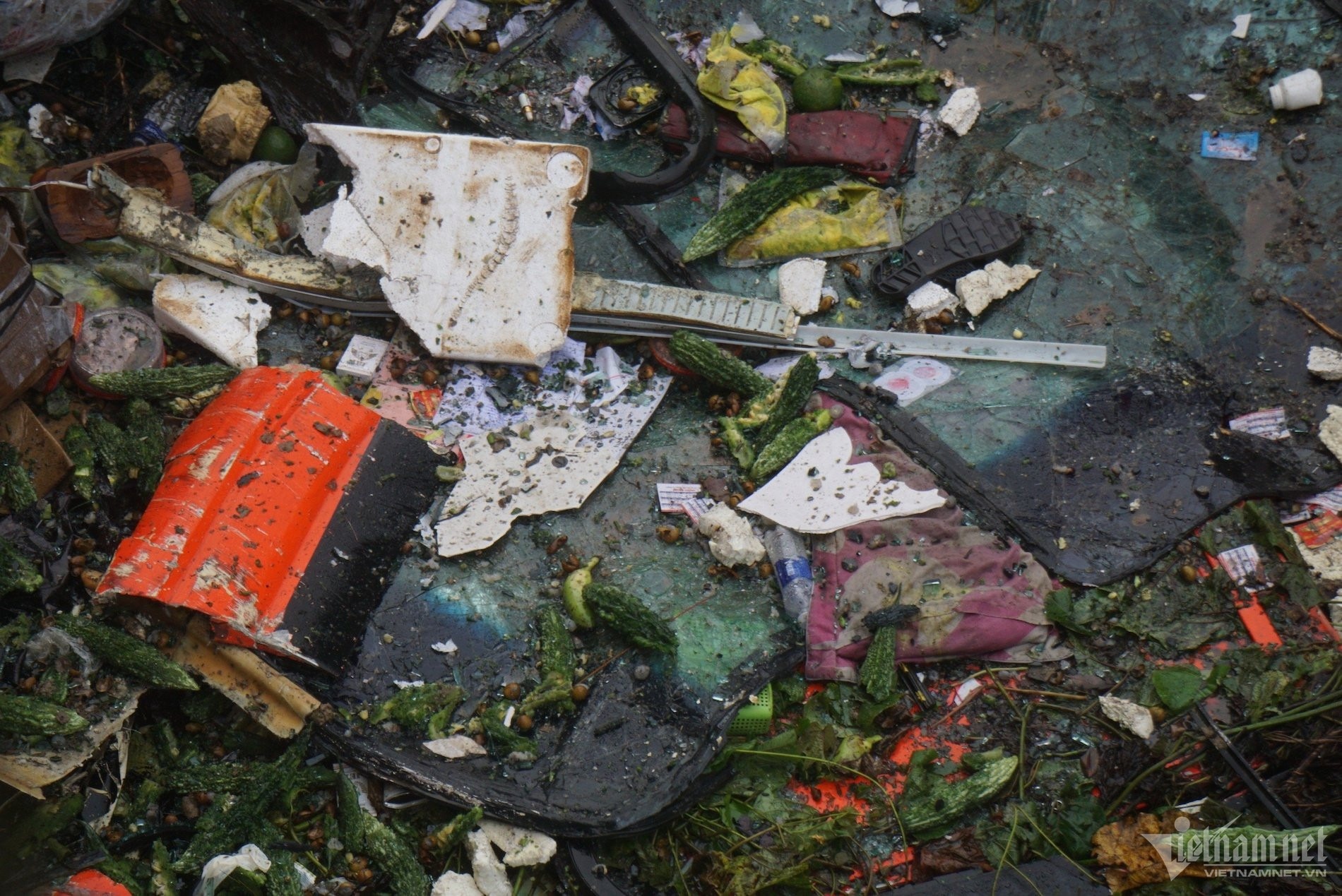 xe khach lao xuong vuc anh 9