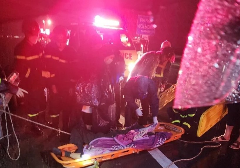 Danh tinh 22 nguoi thuong vong vu xe khach lao xuong vuc o Da Nang hinh anh