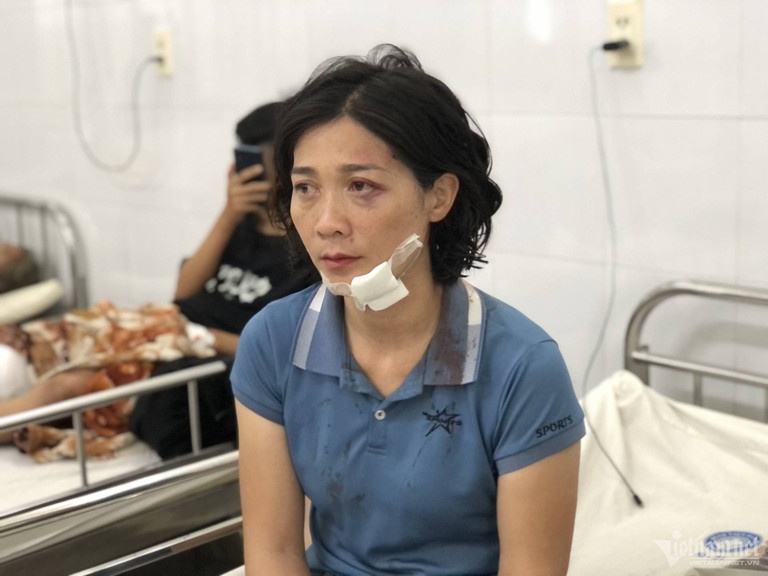 Noi dau cua nguoi phu nu mat cha trong vu xe khach lao xuong vuc hinh anh