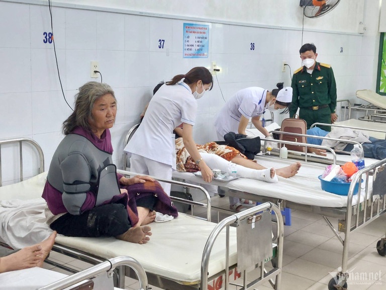 xe khach lao xuong vuc anh 2