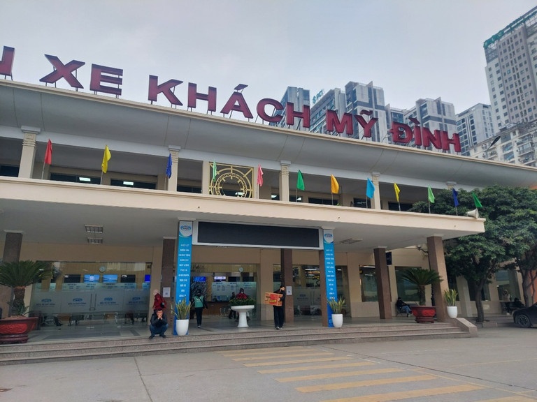 Hanh khach tang 350% dip Tet, cac ben xe o Ha Noi co dap ung nhu cau? hinh anh