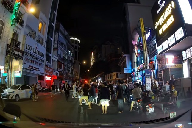 Loan da truoc quan bar Distric K o trung tam TP.HCM hinh anh