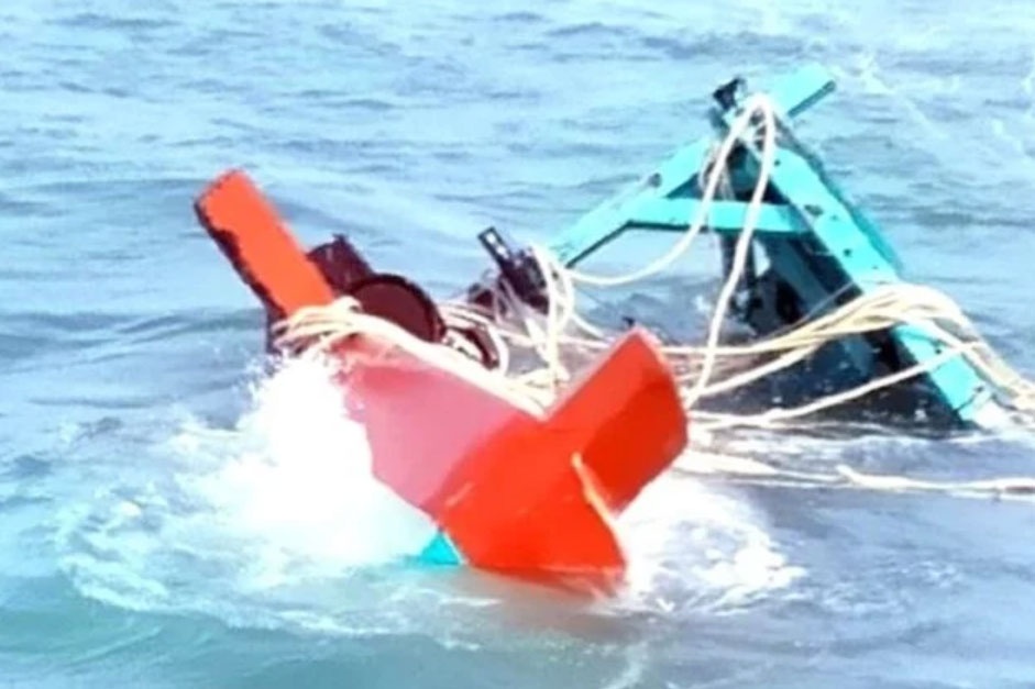 Hai tau ca o Quang Binh chim tren bien, tim thay thi the mot ngu dan hinh anh