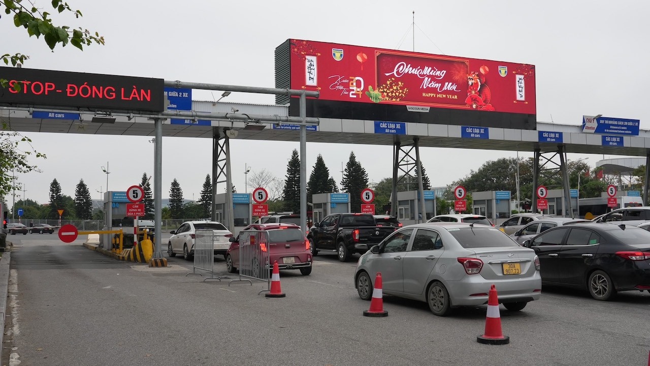 Thu phi san bay anh 1