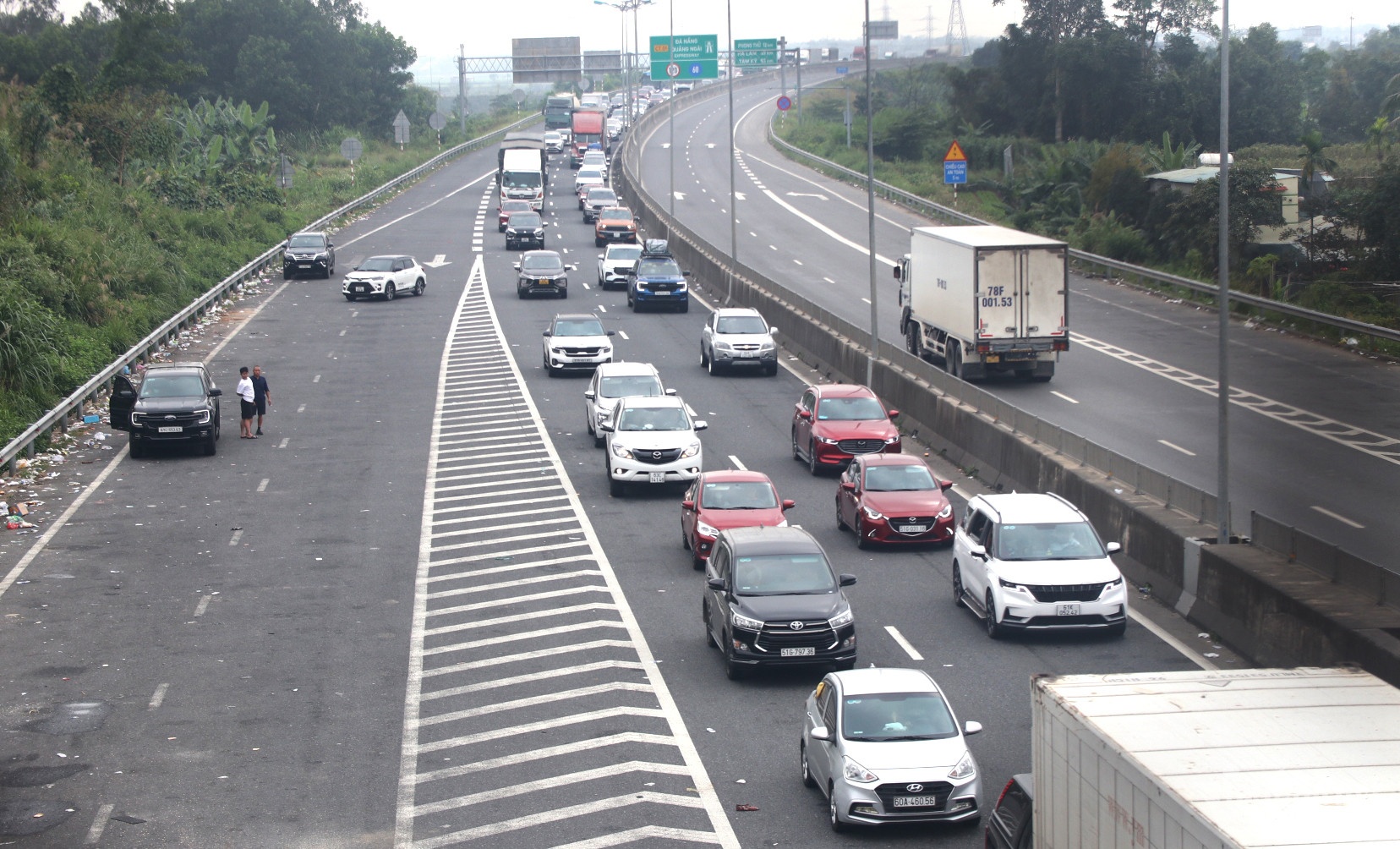 Luong xe tang cao can Tet, loi ra cao toc Da Nang – Quang Ngai un u hinh anh