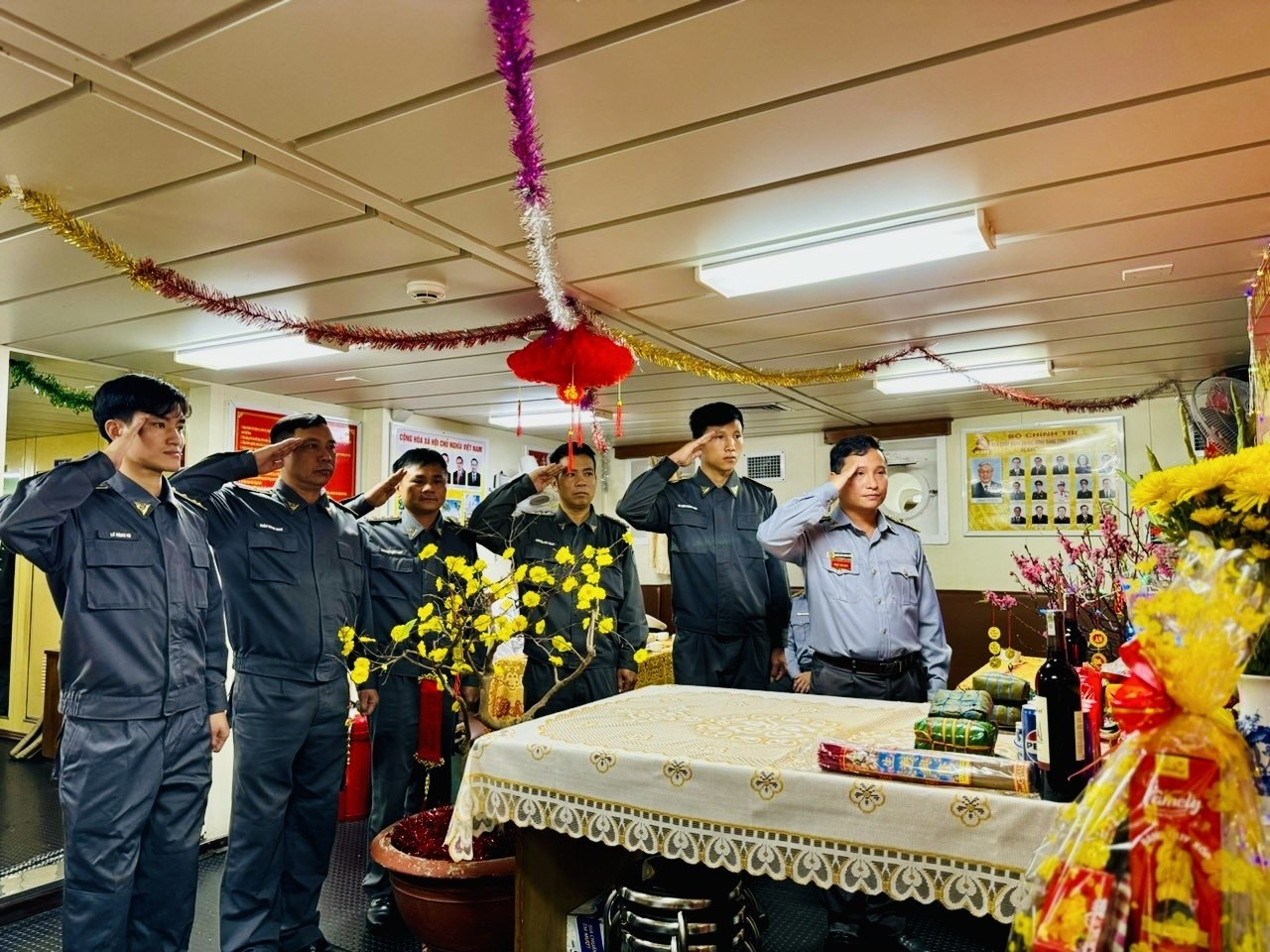 tau kiem ngu Viet Nam anh 2