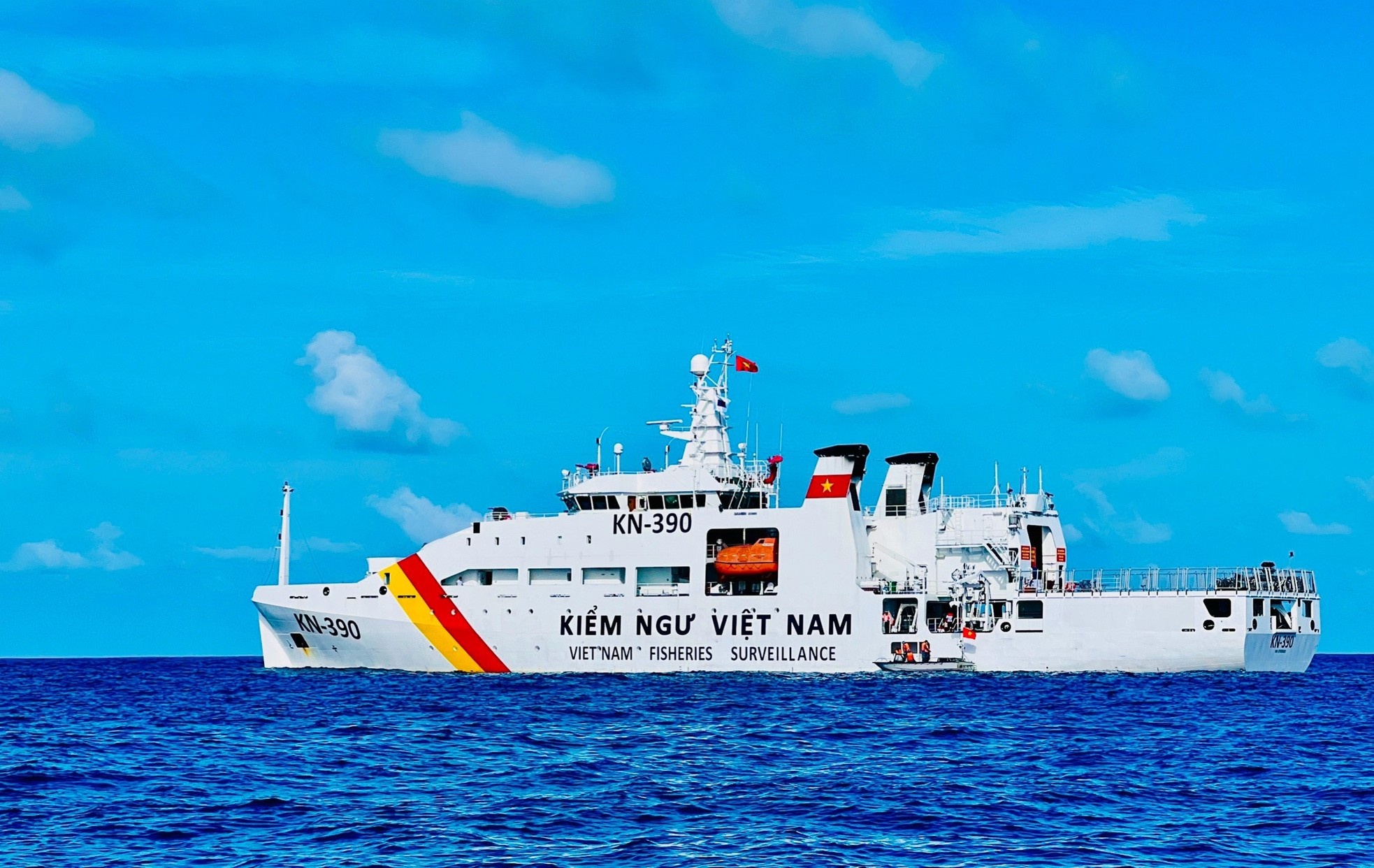 Nhung con tau don Tet ngoai khoi hinh anh