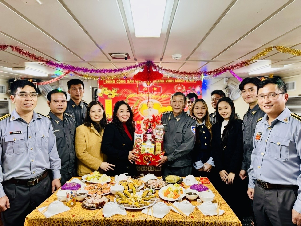 tau kiem ngu Viet Nam anh 8